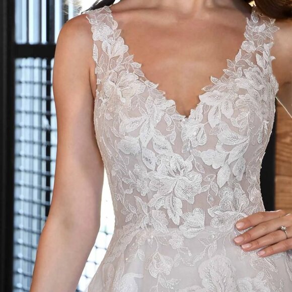 Essense of Australia Lace V-Neckline Wedding Dress with Optional Long Sleeves - Picture 10 of 13